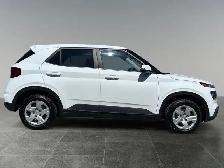 2025 Hyundai Venue Essential - Photo 8