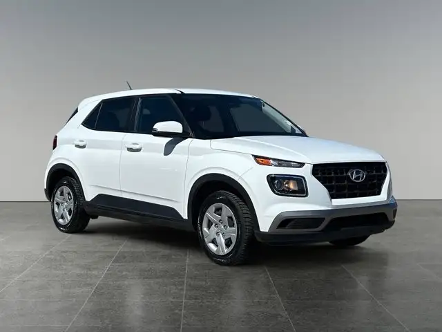 2025 Hyundai Venue Essential - Photo 9