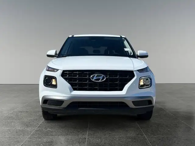 2025 Hyundai Venue Essential - Photo 10