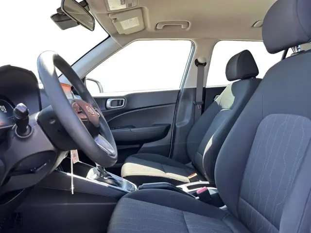 2025 Hyundai Venue Essential - Photo 12
