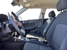 2025 Hyundai Venue Essential - Photo 12