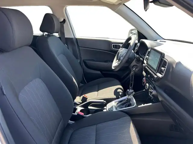 2025 Hyundai Venue Essential - Photo 13