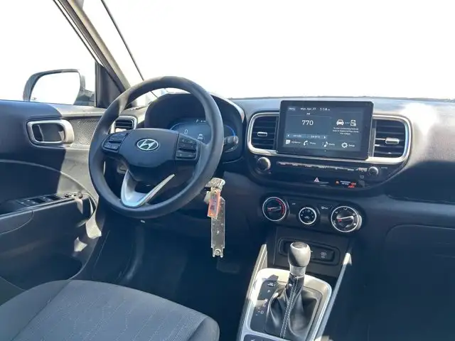 2025 Hyundai Venue Essential - Photo 14