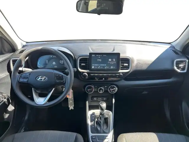 2025 Hyundai Venue Essential - Photo 15