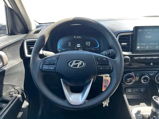 2025 Hyundai Venue Essential - Photo 16