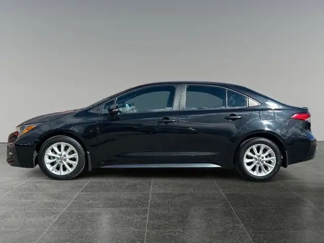 2022 Toyota Corolla SE - Photo 2