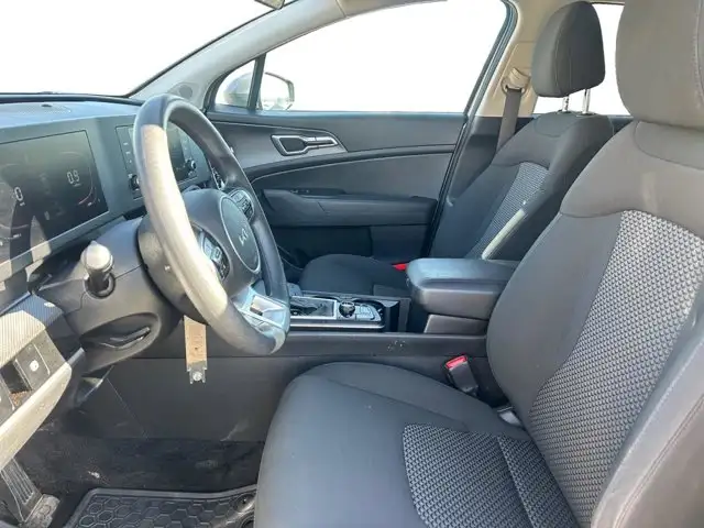 2023 Kia Sportage LX - Photo 12