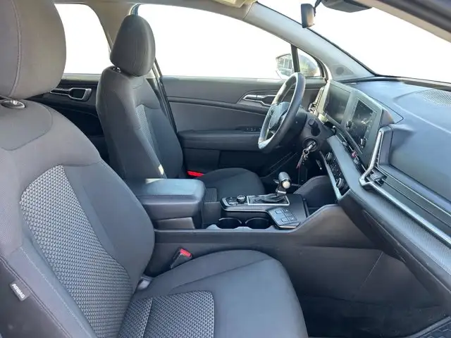 2023 Kia Sportage LX - Photo 13