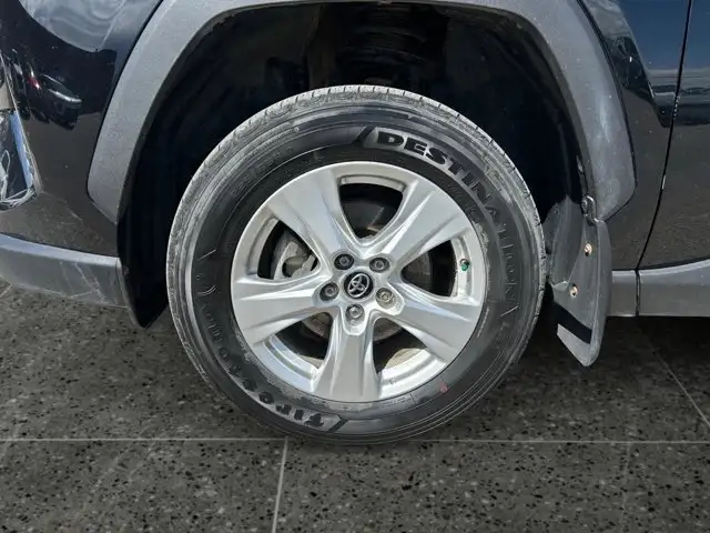 2019 Toyota RAV4 Hybrid XLE - Photo 11
