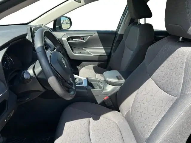 2019 Toyota RAV4 Hybrid XLE - Photo 12