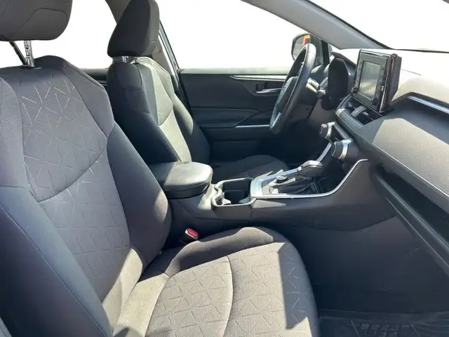 2019 Toyota RAV4 Hybrid XLE - Photo 13