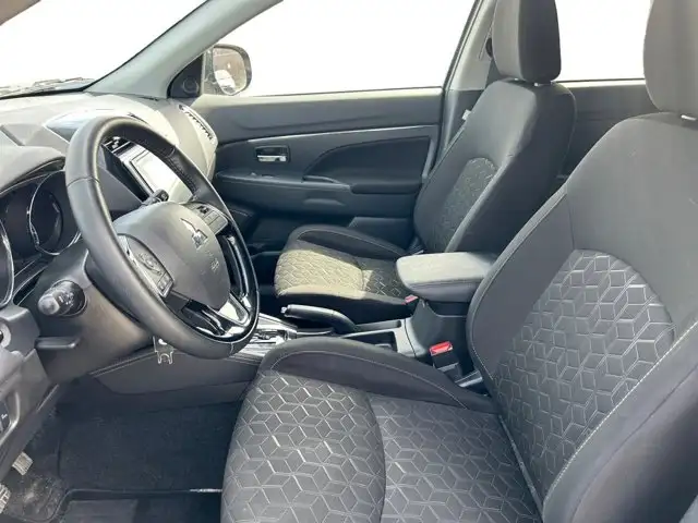 2024 Mitsubishi RVR SE - Photo 12