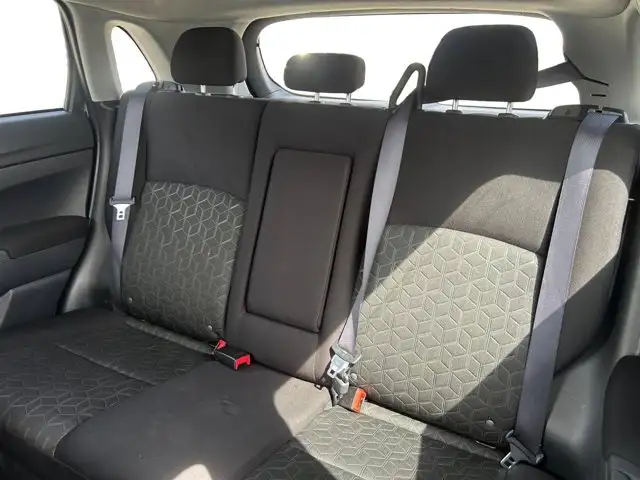 2024 Mitsubishi RVR SE - Photo 17