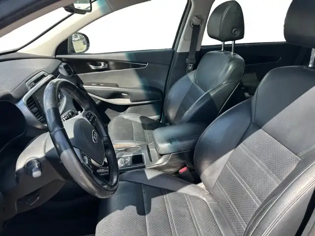 2019 Kia Sorento EX - Photo 12
