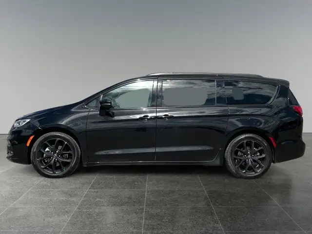 2025 Chrysler Pacifica Limited - Photo 2