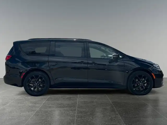 2025 Chrysler Pacifica Limited - Photo 8