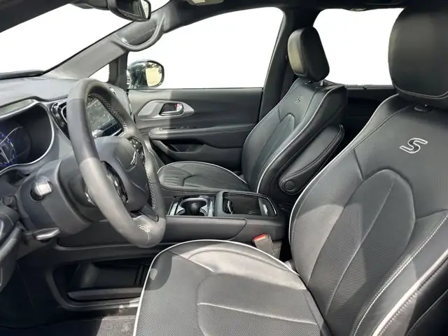 2025 Chrysler Pacifica Limited - Photo 12