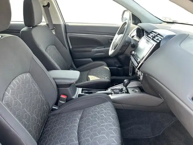 2026 Mitsubishi RVR ES - Photo 13