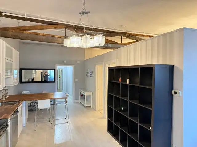 2 bedroom fully renovated and furnished apartment - Photo 14