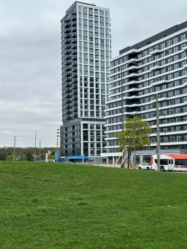 2 Bedroom   2 Washroom Apartment for Rent in Mississauga - Photo 2