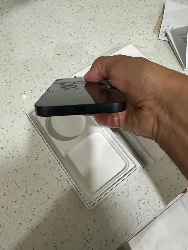 iPhone 16e 128gb Airpods/Fast Charger/Delivery - Photo 7