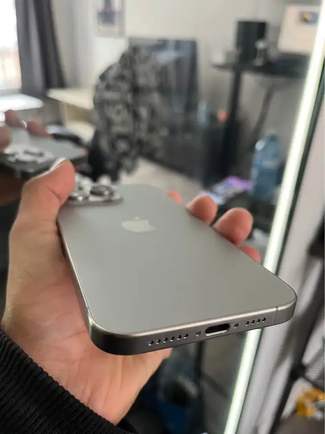 iPhone 15 pro max 256 gb 82% battery Airpods Pkg/Delivery - Photo 6