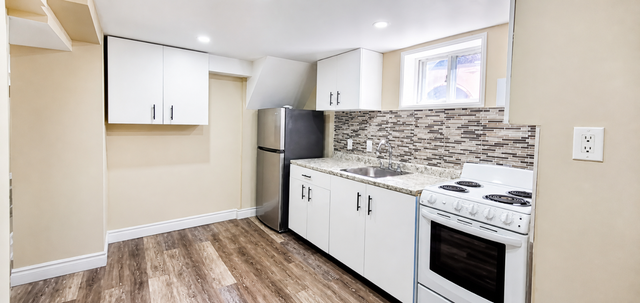 2Bdrm $1800 Newmarket - Photo 2