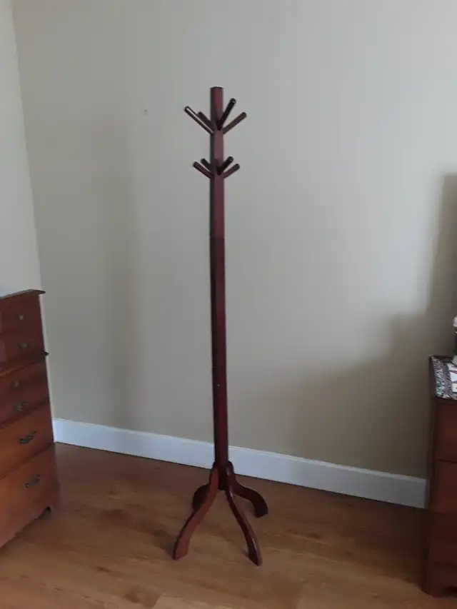 CLOTHES TREE STAND