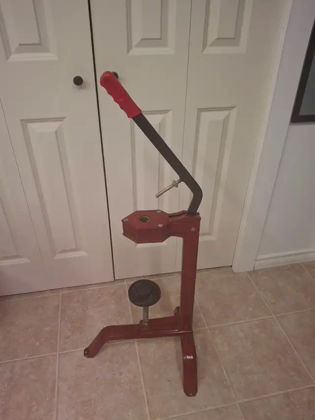 Floor Wine Bottle Corking Machine - Photo 2