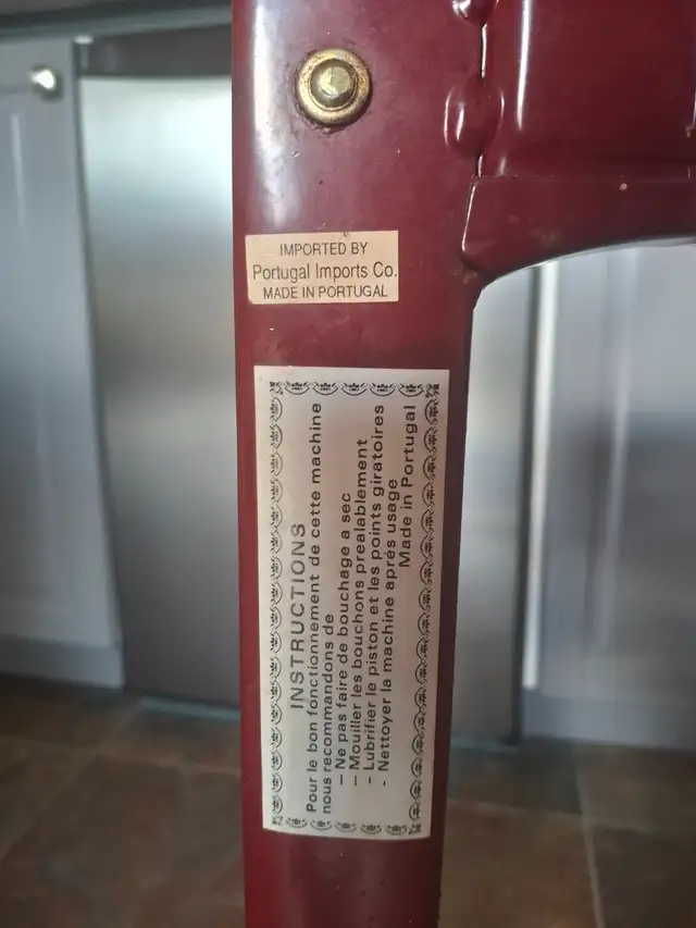 Floor Wine Bottle Corking Machine - Photo 4