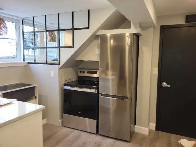 AVAILABLE NOW WESTEND 1 BEDROOM - Photo 2