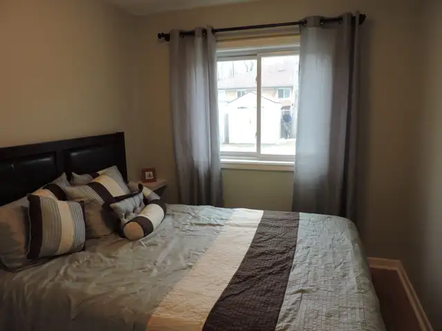 4 Bedroom Home For Sale in North York $479,000 - Photo 7