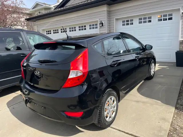 Hyundai Accent - Photo 2