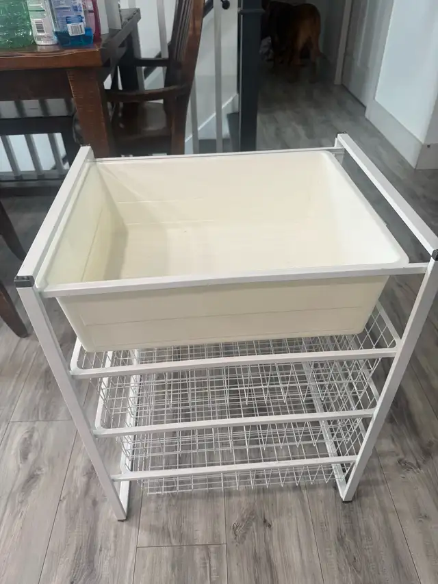White storage unit with plastic bin and wire baskets - Photo 3