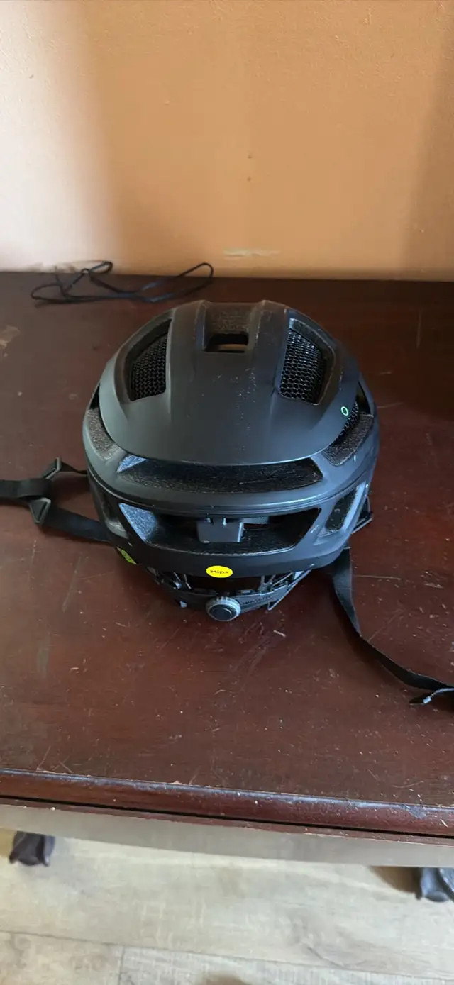 Smith Trace MIPS Bike Helmet - Excellent Condition'. - Photo 2