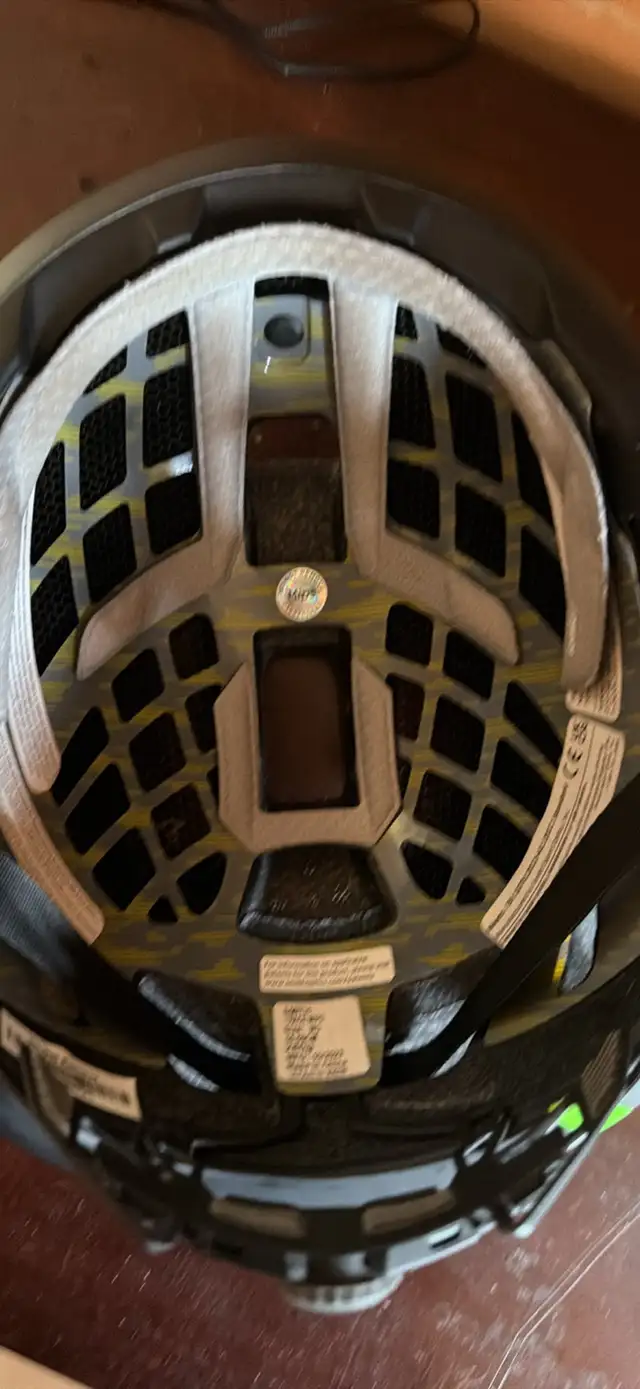 Smith Trace MIPS Bike Helmet - Excellent Condition'. - Photo 4