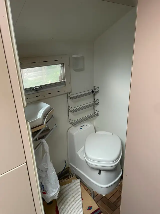 Unimog Custom Camper - Photo 7