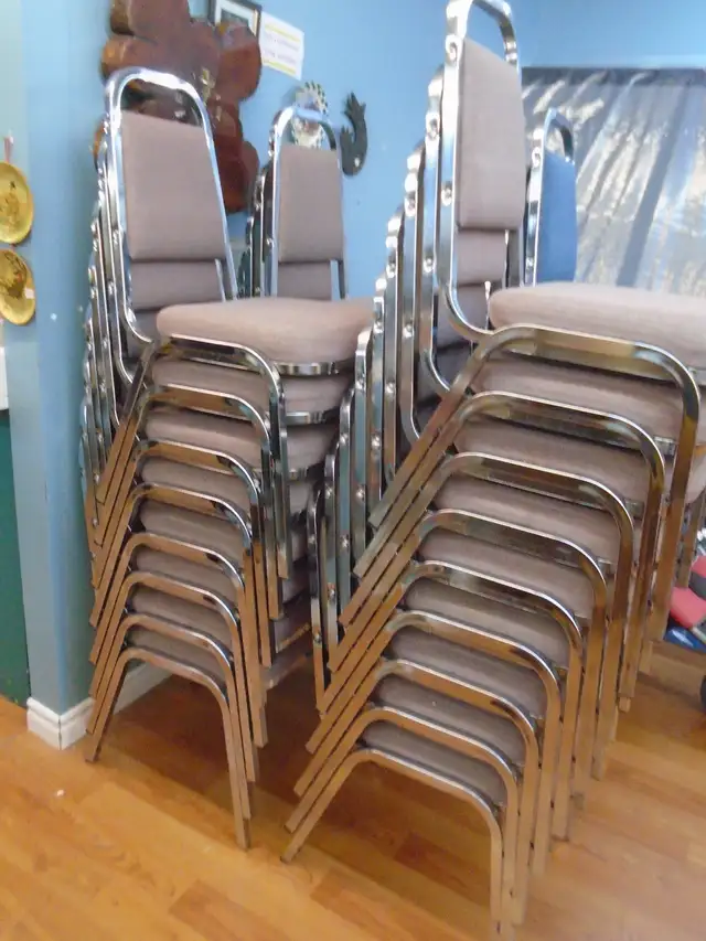 Stacking chairs (33 available) - Photo 2