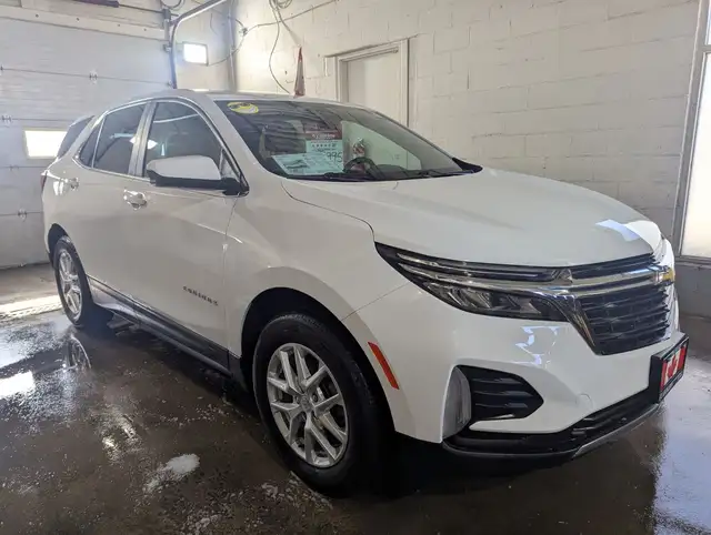 2023 Chevrolet Equinox LT WITH GREAT GAS MILEAGE! - Photo 2