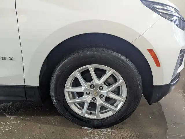 2023 Chevrolet Equinox LT WITH GREAT GAS MILEAGE! - Photo 4