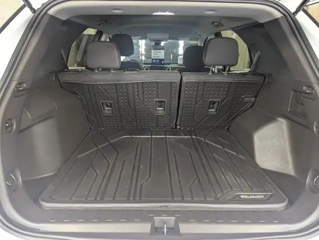 2023 Chevrolet Equinox LT WITH GREAT GAS MILEAGE! - Photo 6
