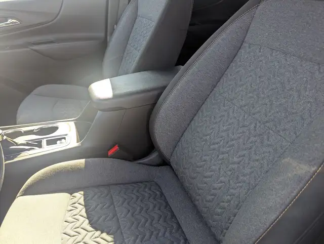 2023 Chevrolet Equinox LT WITH GREAT GAS MILEAGE! - Photo 7