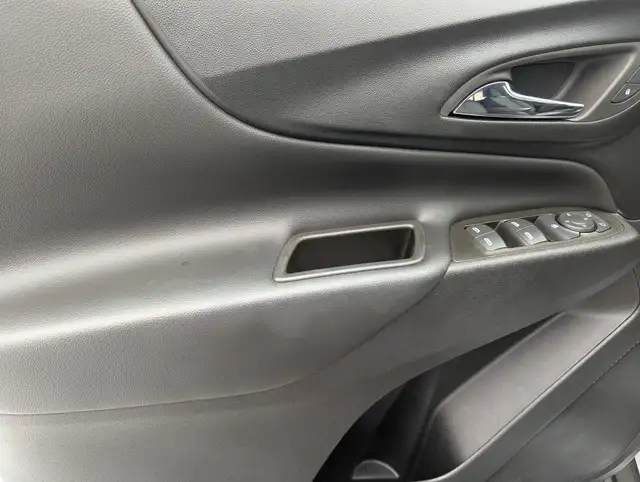 2023 Chevrolet Equinox LT WITH GREAT GAS MILEAGE! - Photo 10