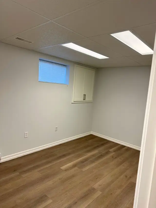 Spacious and bright basement apartment in Uxbridge - Avail immed - Photo 6