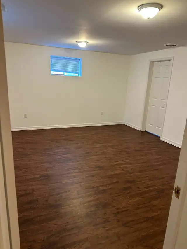 Spacious and bright basement apartment in Uxbridge - Avail immed - Photo 7