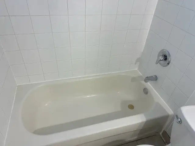 Spacious and bright basement apartment in Uxbridge - Avail immed - Photo 9