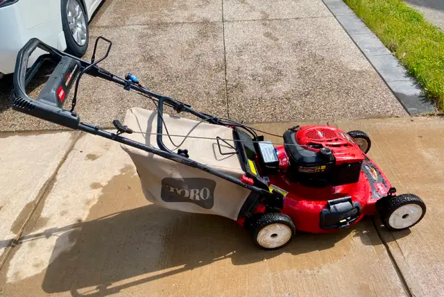 TORO LAWNMOWER RECYCLER 22' SELF PROPELLED