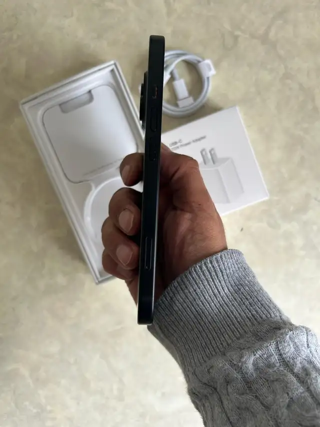 iPhone 15 128GB AirPods/Charger Set/Delivery - Photo 2