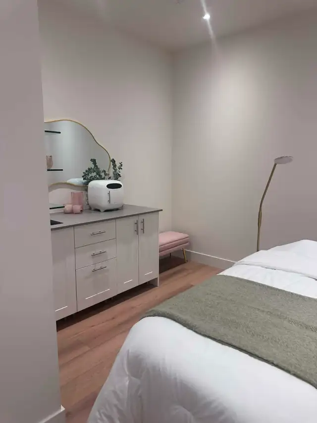 Professional room for rent — Montreal West