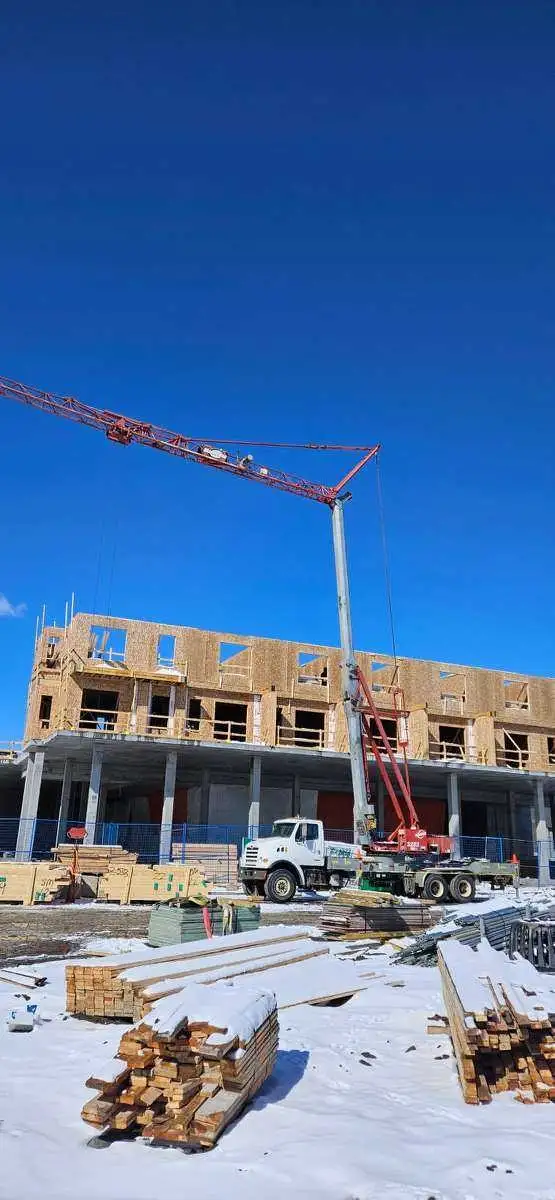 large framing crew ready to take on your project - Photo 3